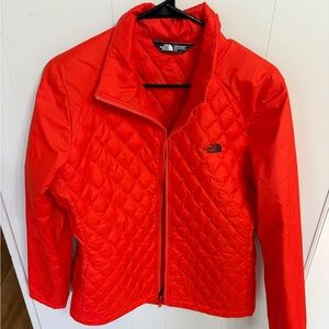 Women’s red north face